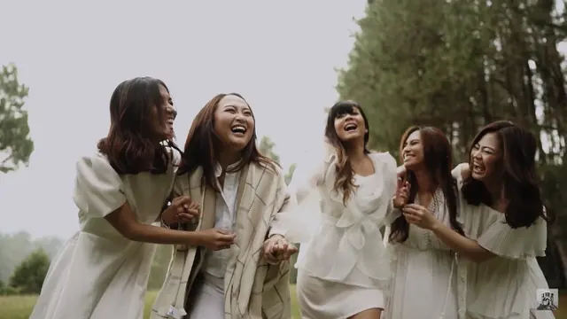 7Icons resmi comeback dengan konsep baru.