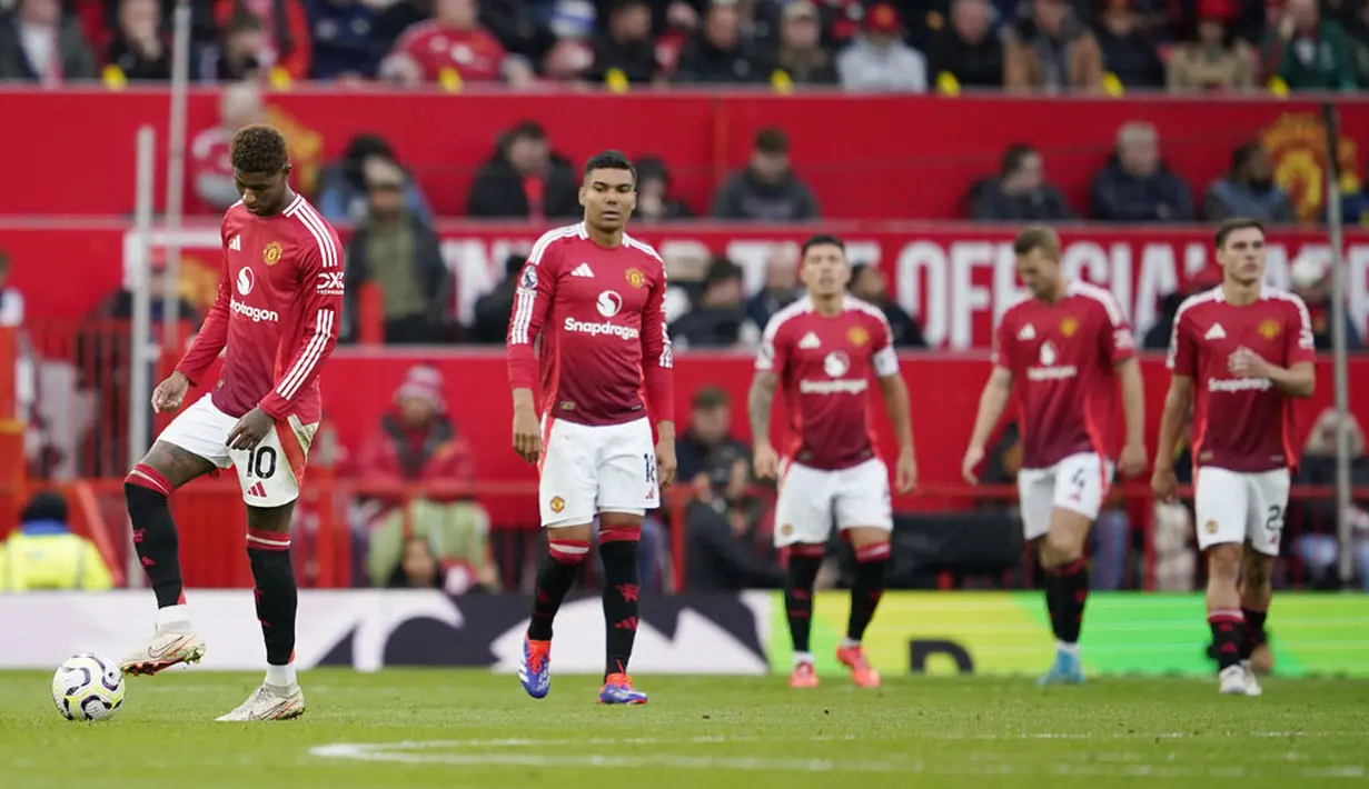 Hasil ini membuat Man United terpuruk di posisi 12 klasemen sementara Liga Inggris 2024/2025 dengan koleksi tujuh poin dari enam laga. Di sisi lain Tottenham naik ke peringkat delapan dengan raihan 10 poin. (AP Photo/Dave Thompson)
