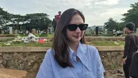 Jessica Mila Ziarah ke Makam Vidi Aldiano, Ceritakan Momen Panik Saat Dengar Kabar Duka