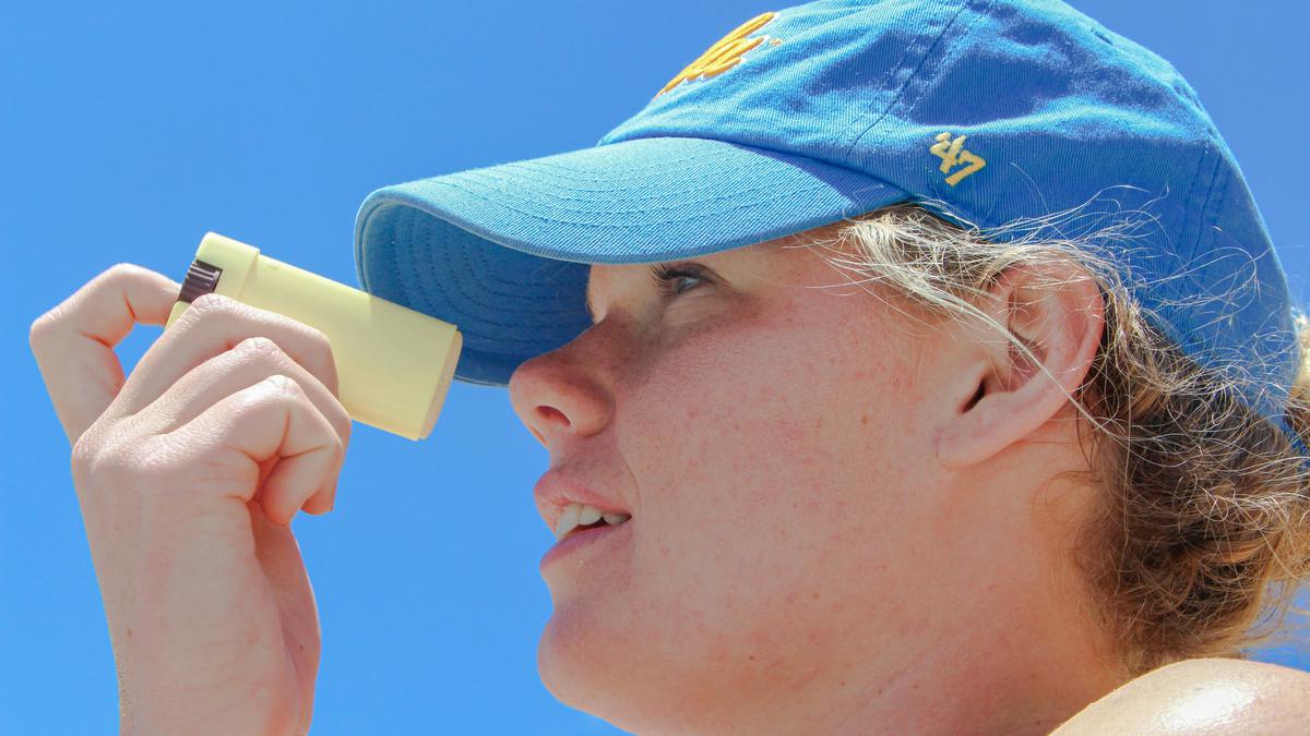 Perlukah Sunscreen Saat Beraktivitas di Dalam Ruangan? Jendela Tak Selalu Melindungi!