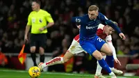 Di pertandingan Arsenal kontra West Ham United, laga sudah berlangsung sengit sejak menit awal. Tuan rumah yang membutuhkan kemenangan agar bisa kembali ke puncak langsung tampil agresif. (AP Photo/Alastair Grant)