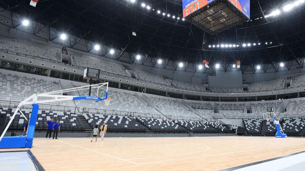 Indonesia Arena menjadi salah satu dari empat venue penyelenggaraan Piala Dunia Bola Basker atau FIBA World Cup 2023. 

Yuk, simak kemegahan stadion kelas dunia ini!