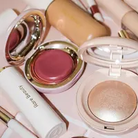 Mengintip produk rekomendasi Rare Beauty yang wajib dicoba.