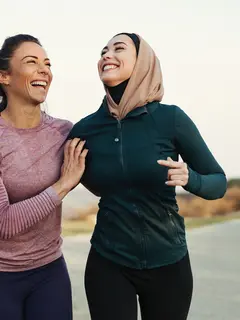 Dengan memilih jenis olahraga yang tepat dan menyesuaikannya dengan ritme hidup, Sahabat Fimela tetap bisa aktif meski jadwal kerja tak teratur. [Dok/freepik.com/Drazen Zigic]