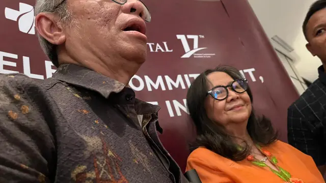 Profesor bidang Onkologi Radiasi, Soehartati A. Gondhowiardjo, Sp.Onk.Rad (K) (baju oranye) dari  Eka Tjipto Widjaja Cancer Center (Masni/Liputan6.com)