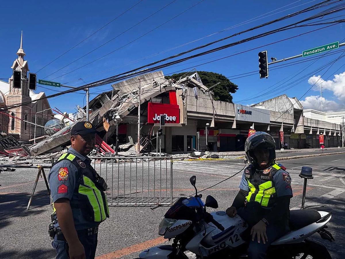 FOTO: Gempa Berkekuatan 7,8 Guncang Filipina Selatan dan Picu Tsunami