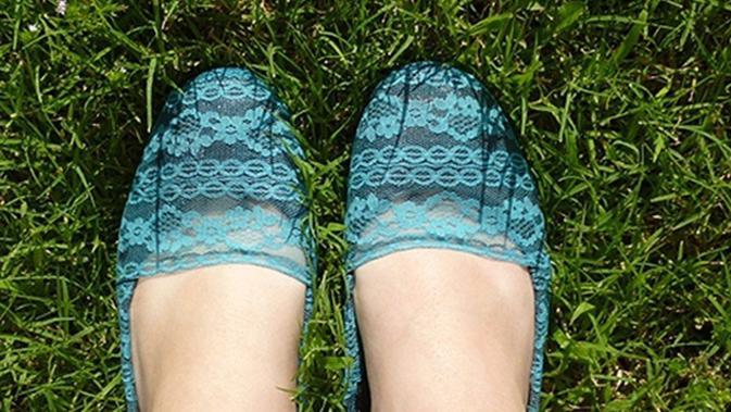 Tips Menghilangkan Bau Kaki Di Sepatu Cleanipedia