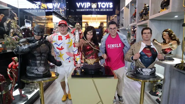 YouTuber Antonius Soedjono Koleksi Mainan Keren