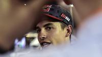 Juara bertahan MotoGP Marc Marquez usai seri pembuka musim 2017 di Qatar, Senin (27/3/2017) dinihari WIB. Marquez kecewa gagal naik podium. (AP Photo/Rafa Marrodan)