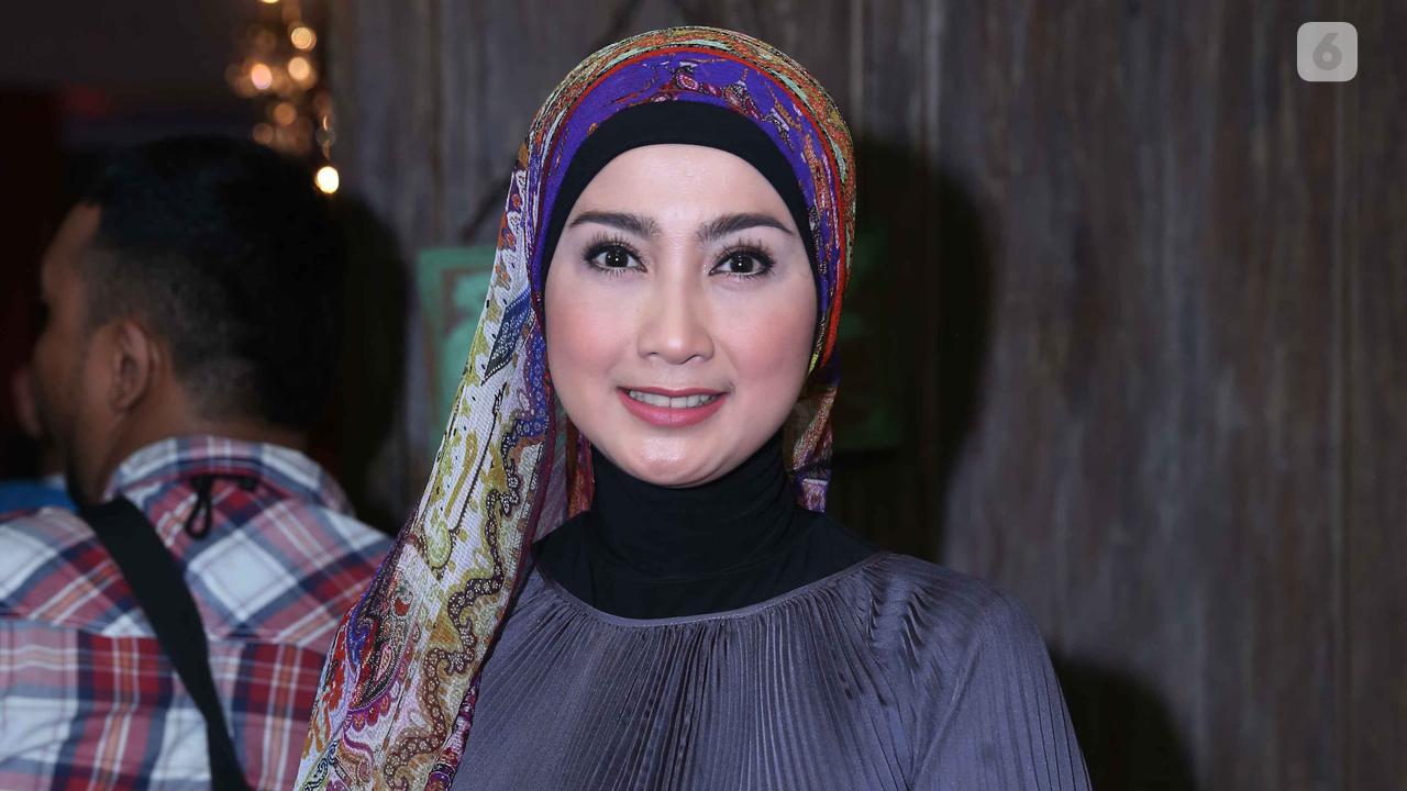 [Bintang] Desy Ratnasari