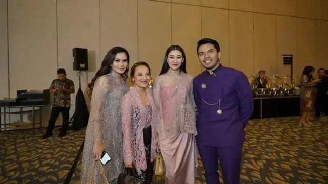 6 Gaya Aaliyah Massaid Hadir di Acara Mitoni Aurel Hermansyah, Tampil Anggun Berkebaya Pink