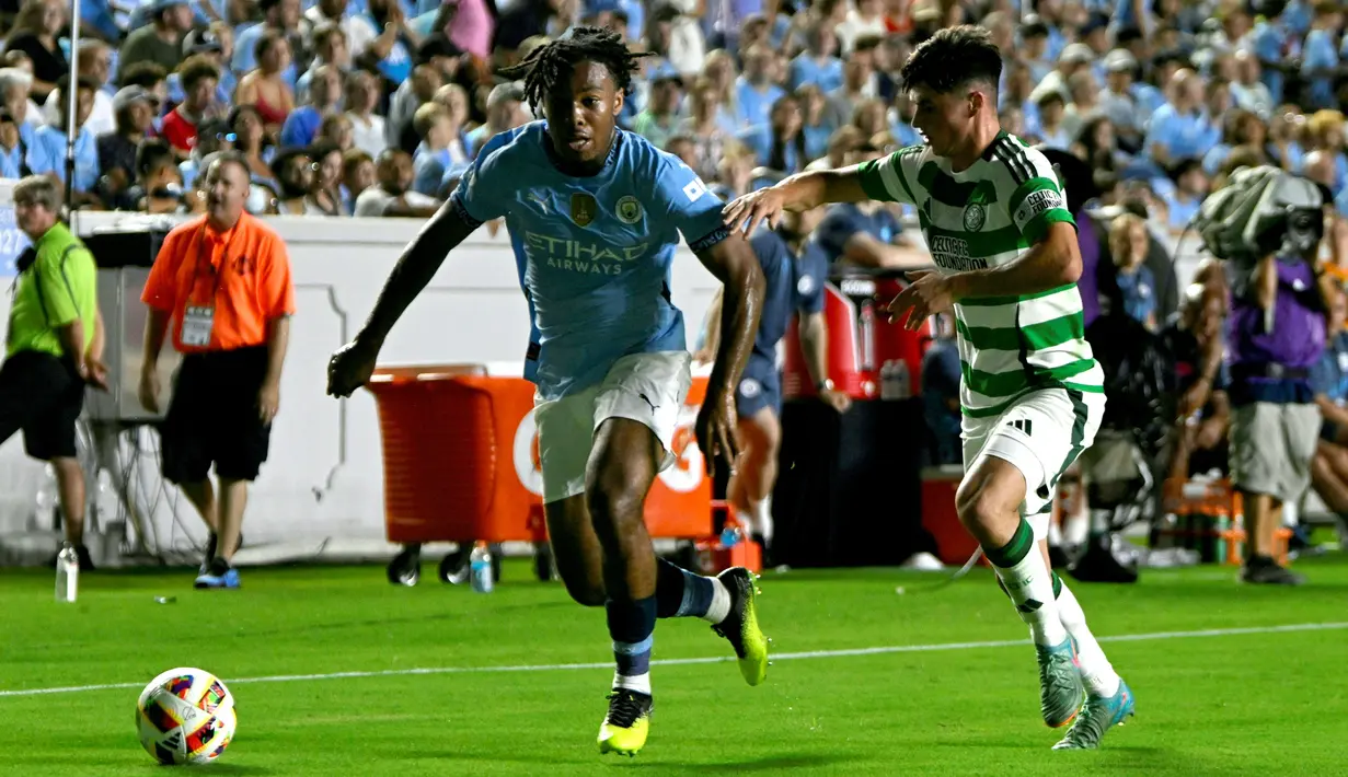 Man City berusaha mengejar gol penyeimbang di sisa waktu yang ada, tapi upaya mereka gagal. (Peter Zay / AFP)