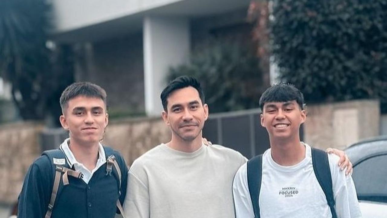 Berbeda dengan pengalaman di akademi PSG yang menggabungkan pendidikan formal dan pelatihan sepakbola, di Portugal, Lio dan Diego harus menjalani kedua aspek tersebut secara terpisah.<br>