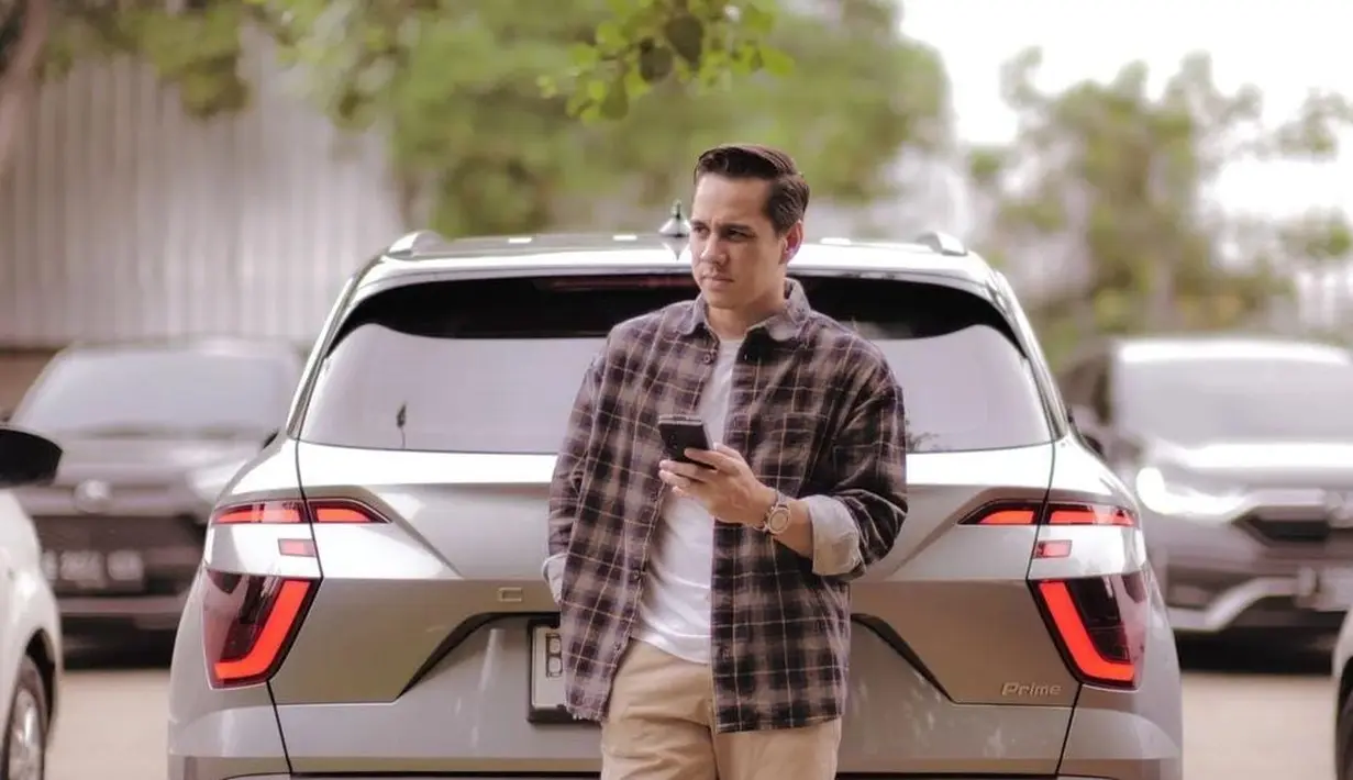 Namanya semakin dikenal publik setelah berhasil membintangi sinetron Putri yang Terbuang pada tahun 2006. Kala itu, dia beradu akting dengan Marshanda [instagram/rio.stokhorst]