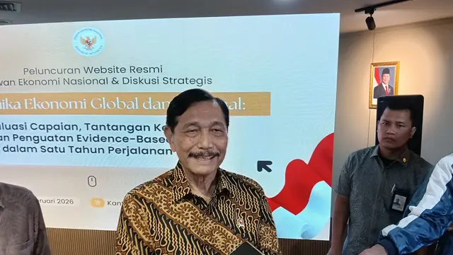 Ketua Dewan Ekonomi Nasional (DEN) Luhut Binsar Pandjaitan saat ditemui di kantornya, Jumat, (13/2/2026). (Foto: Liputan6.com/Maulandy R)
