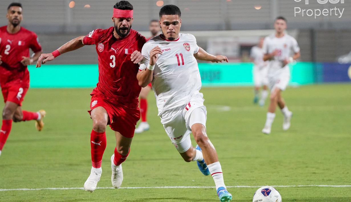 <p>Sayangnya, Ragnar Oratmangoen dan kolega gagal mempertahankan keunggulan mereka setelah kebobolan pada menit injury time oleh Mohamed Marhoon. (Dok. PSSI)</p>