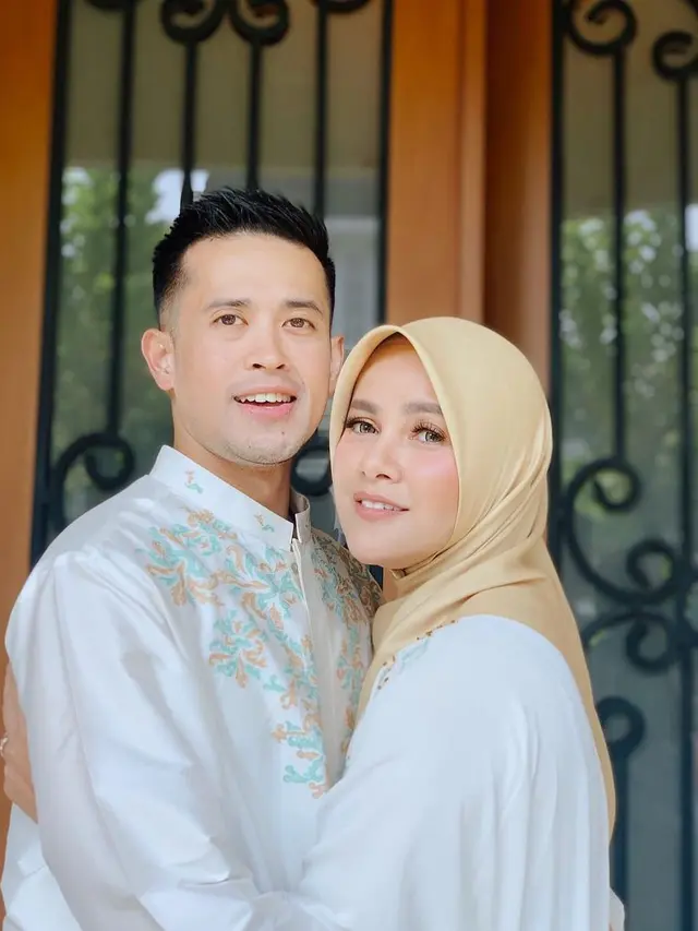 Olla Ramlan diputuskan bercerai dari Aufar Hutapea pada 6 Juni 2022 (https://www.instagram.com/p/B0aVAXyFCSv/)