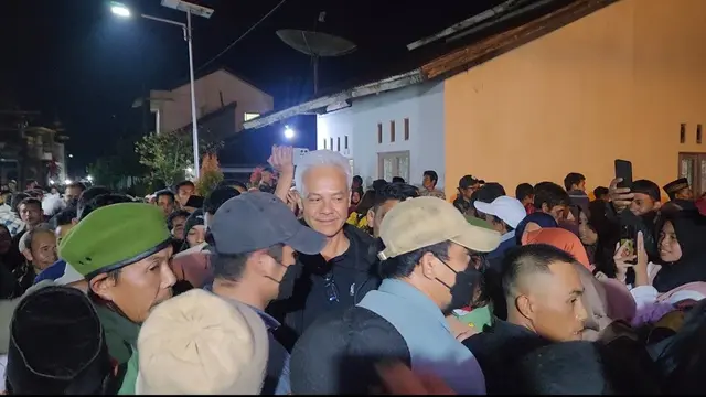 Ganjar Pranowo Mengakhiri Kampanye Hari ke-49 dengan Menginap di Desa Seger, Banjarnegara
