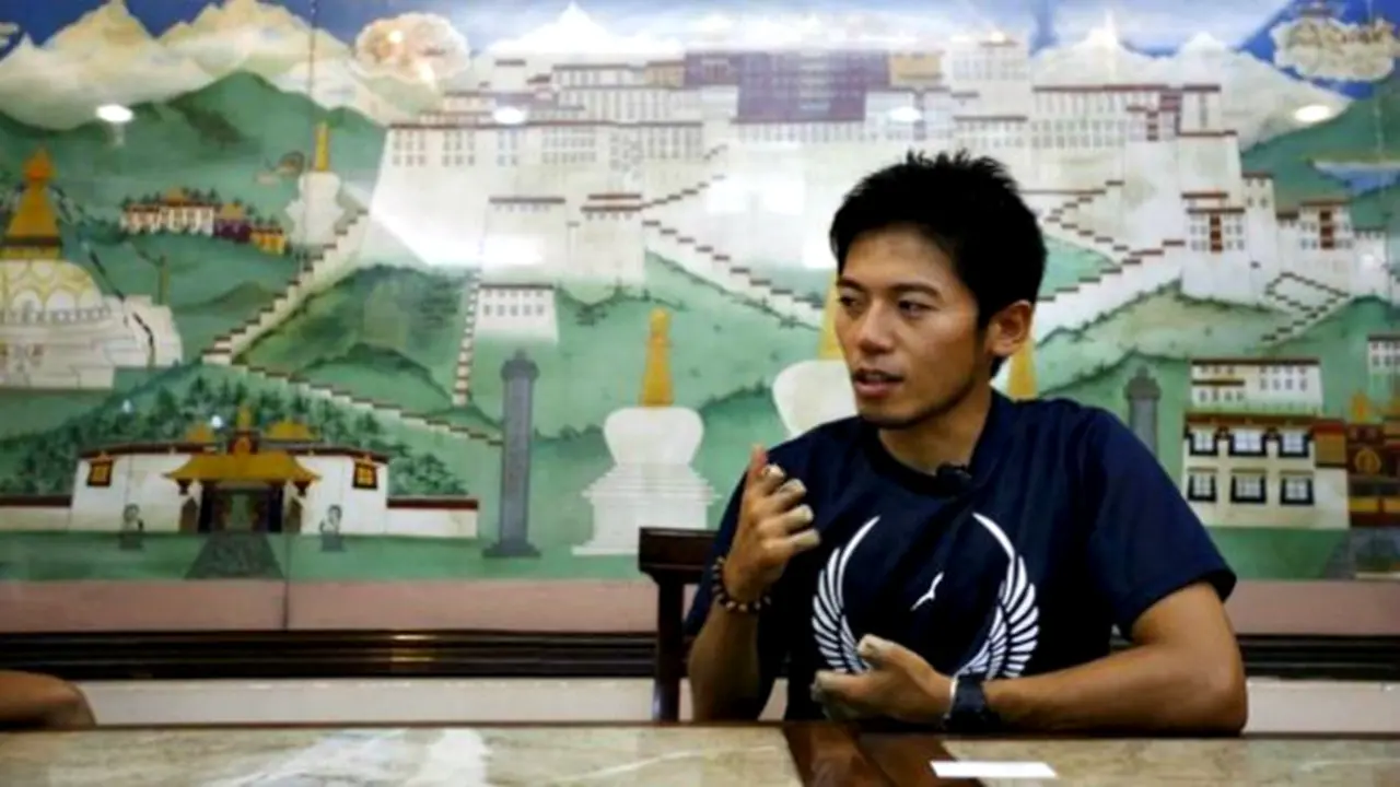 Pria Berjari Tunggal Coba Taklukan Puncak Everest