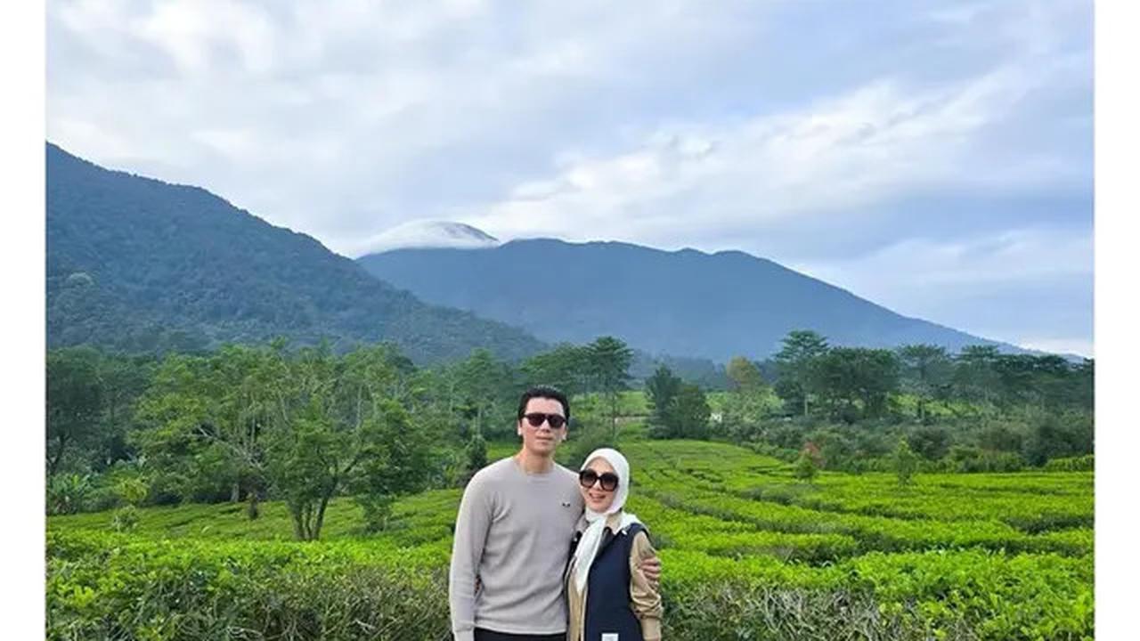 6 Potret Piknik Mewah Syahrini dan Reino Barack, Nikmati Sarapan di Kebun Teh