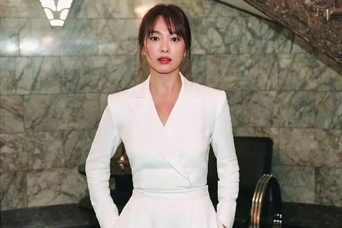 Pesona Song Hye Kyo Hadiri New York Fashion Week 2019 (sumber: weibo/ralph_lauren)