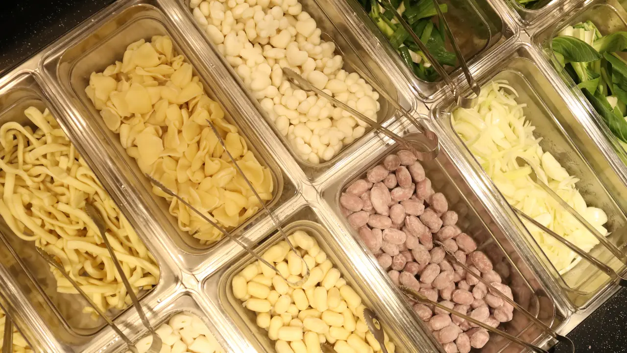 Menikmati Tteobokki Sebagai Kuliner Korea All You Can Eat dengan Cara Prasmanan