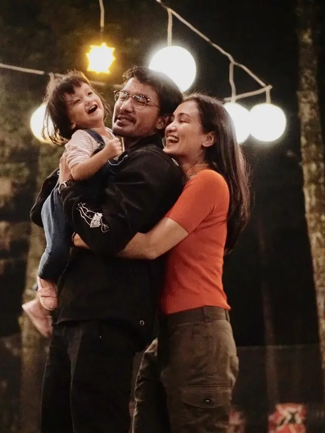 [Fimela] Atiqah Hasiholan