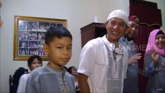 Penuh dengan hiasan gantung (Youtube).