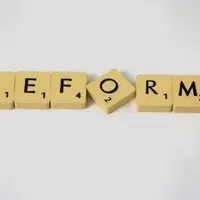 Pada hari ini, 20 Mei, tepat reformasi merayakan 'Sweet Seventeen' alias berusia 17 tahun. Tapi sektor hukum masih belum ada perubahan.