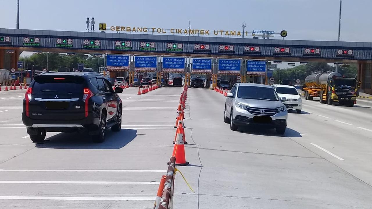 Urai Kepadatan Kendaraan Akibat Libur Isra Miraj dan Imlek, Contraflow Diberlakukan di KM 55-65 Arah Cikampek