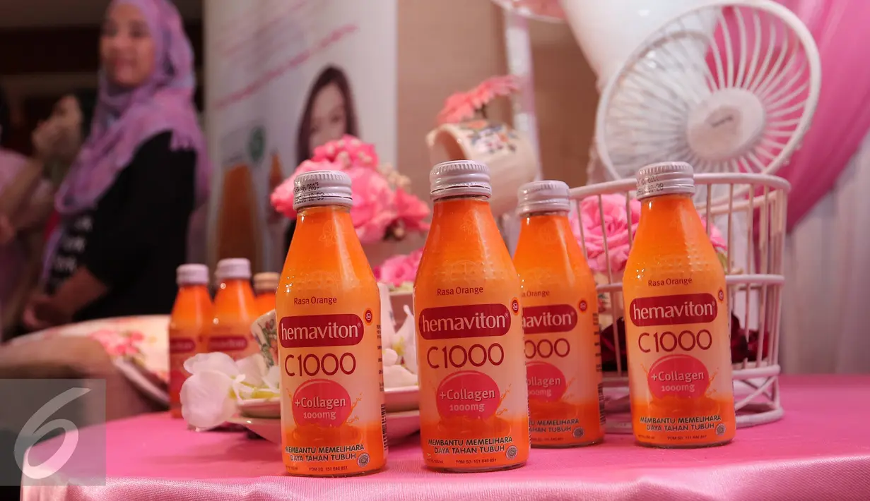 Hemaviton C1000+Collagen merupakan produk minuman kesehatan pertama di Indonesia yang menggabungkan dua manfaat sekaligus, yaitu menjaga daya tahan tubuh dan menjaga kesehatan kulit dari dalam, Jakarta, Kamis (7/4). (Liputan6.com/Angga Yuniar)