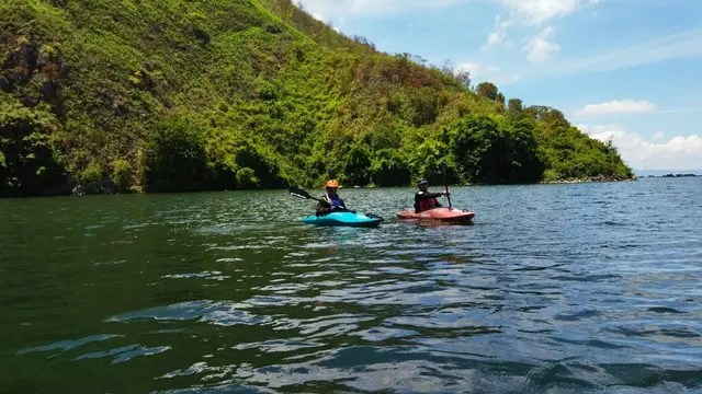 Kayaker Eksplorasi Toba