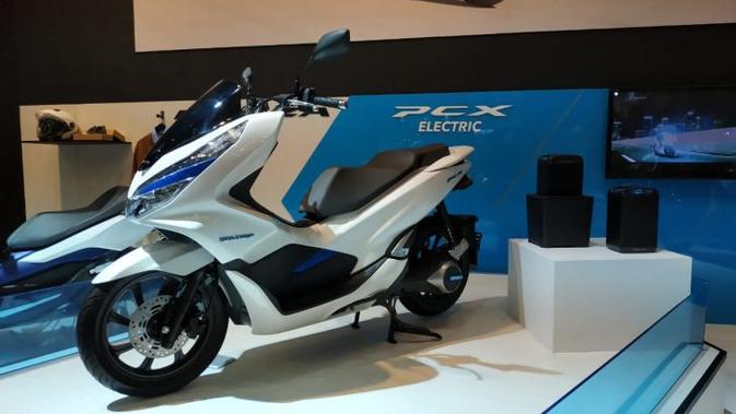 Honda PCX listrik diperkenalkan di IMOS 2018. (Arief/Liputan6.com)