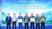 Pertamina NRE dan LONGi luncurkan proyek strategis manufaktur modul panel surya di Indonsia. (c) Istimewa