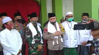 Kapolda Jatim dan Pangdam V Brawijaya saat berkunjung ke pondok pesantren Syaikhona Kholil Demangan