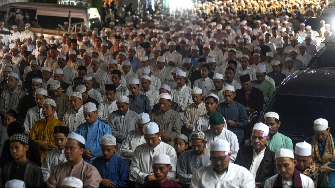 Ribuan jemaah berburu malam Lailatul Qadar di Bogor