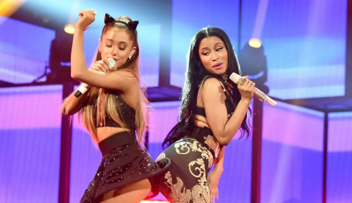 Waahh.. sepertinya persahabatan Nicki Minaj dan Ariana Grande semakin kuat saja ya. (MuzWave)