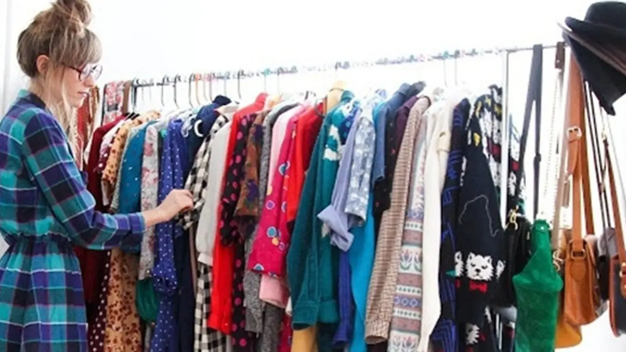 Dear Ladies, Pastikan 6 Baju Ini Ada di Lemarimu!