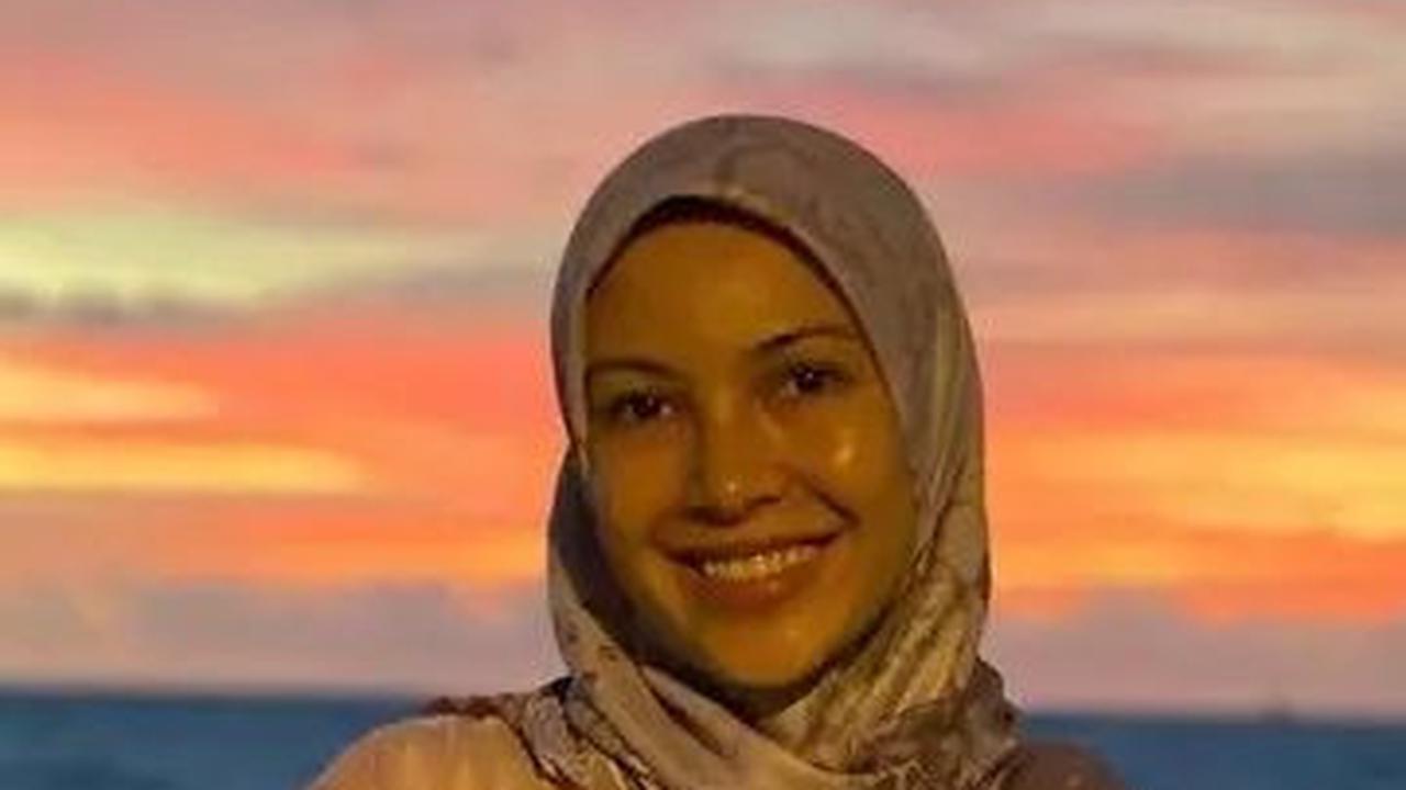 Ratna Galih membagikan berita bahwa ia hamil anak keempat dan kelima (kembar) pada akhir tahun 2018, ketika usianya masih 30 tahun.
