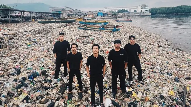 8 Momen Pandawara Group Bersihkan Pantai Terkotor ke-2 di Indonesia, Ada di Lampung