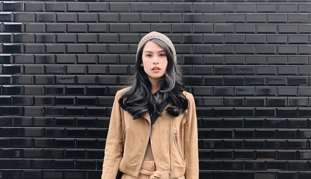 Kendati hanya dengan makeup tipis, namun pelantun tembang Perahu Kertas ini tetap terlihat menawan. Ia pun kerap mendapatkan pujian dari para penggemar karena memiliki kecantikan yang natural. (Liputan6.com/IG/maudyayunda)