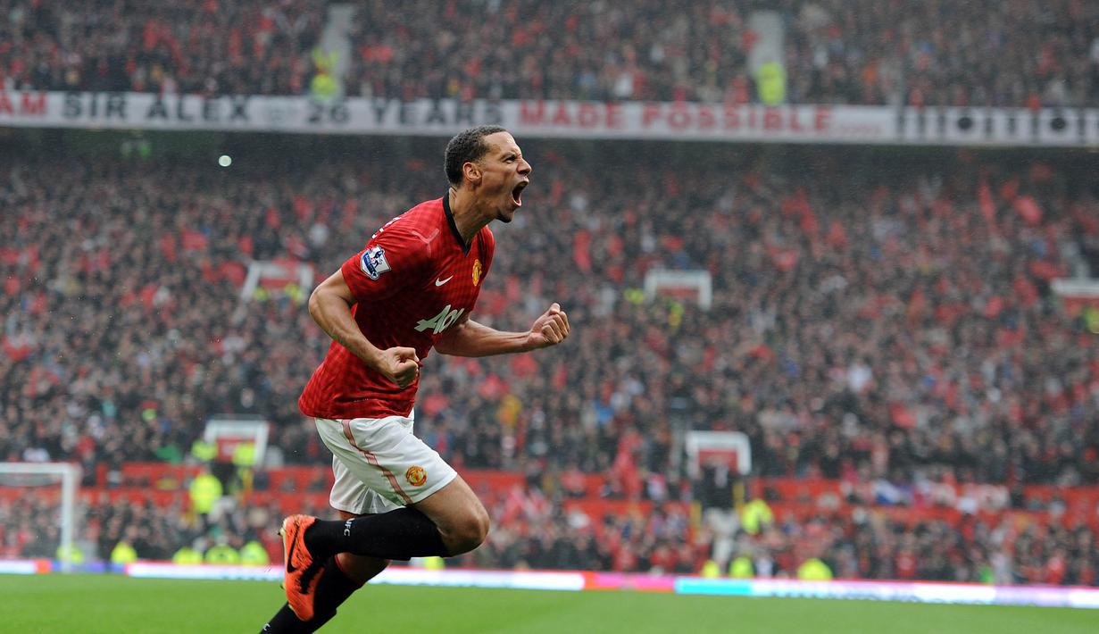 Rio Ferdinand direkrut MU dari Leeds dengan nilai transfer 29,1 juta poundsterling yang saat itu menjadikan dirinya bek termahal di Liga Inggris. (EPA/Peter Powell)