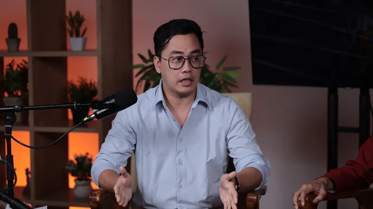 Dennis Adishwara dalam podcast Kaum Tengah Liputan6.com.