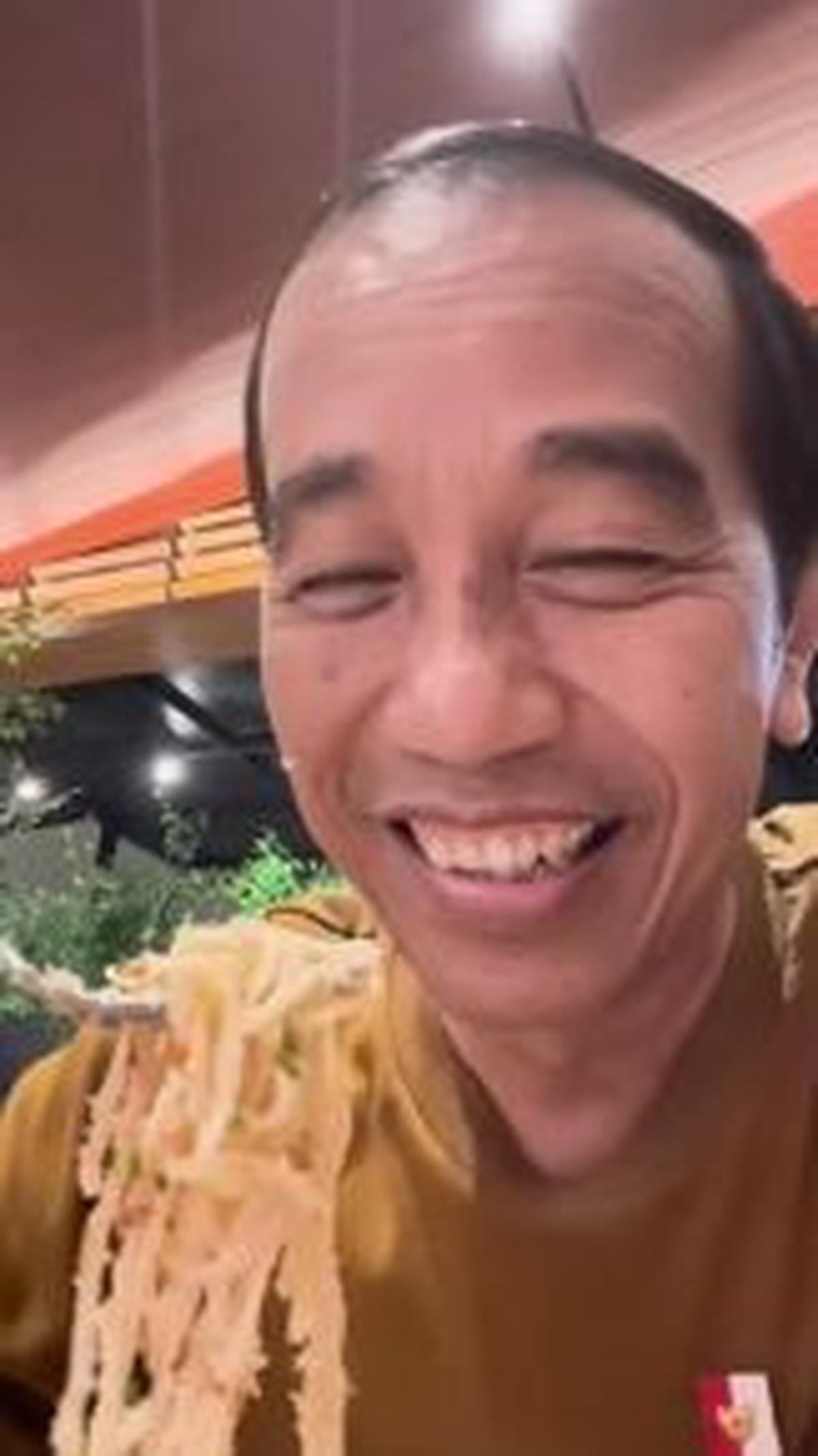 "Ini malah kayak food vlogger," katanya.