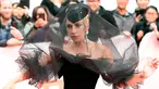 Lady Gaga berpose di karpet merah saat tiba menghadiri pemutaran film "A Star is Born" selama Toronto International Film Festival 2018 di Toronto (9/9). Lady gaga tampil menggenakan gaun berwarna hitam. (AP Photo/Nathan Denette)