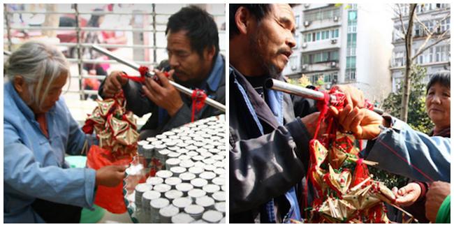 Berjuang keras kumpulkan uang untuk anak. | Foto: copyright shanghaiist.com