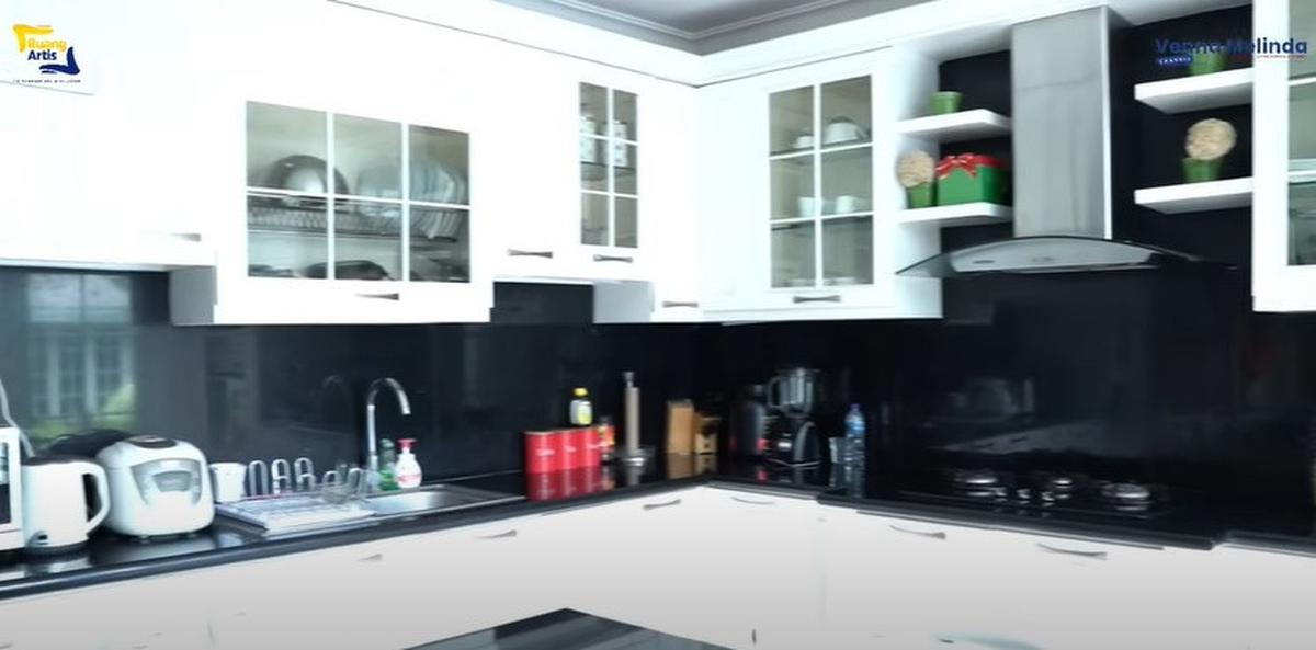 8 Potret Dapur Diah Permatasari yang Elegan, Jadi Lokasi Favorit - Akui Nggak Tahu Biaya Bayar Listrik Rumah