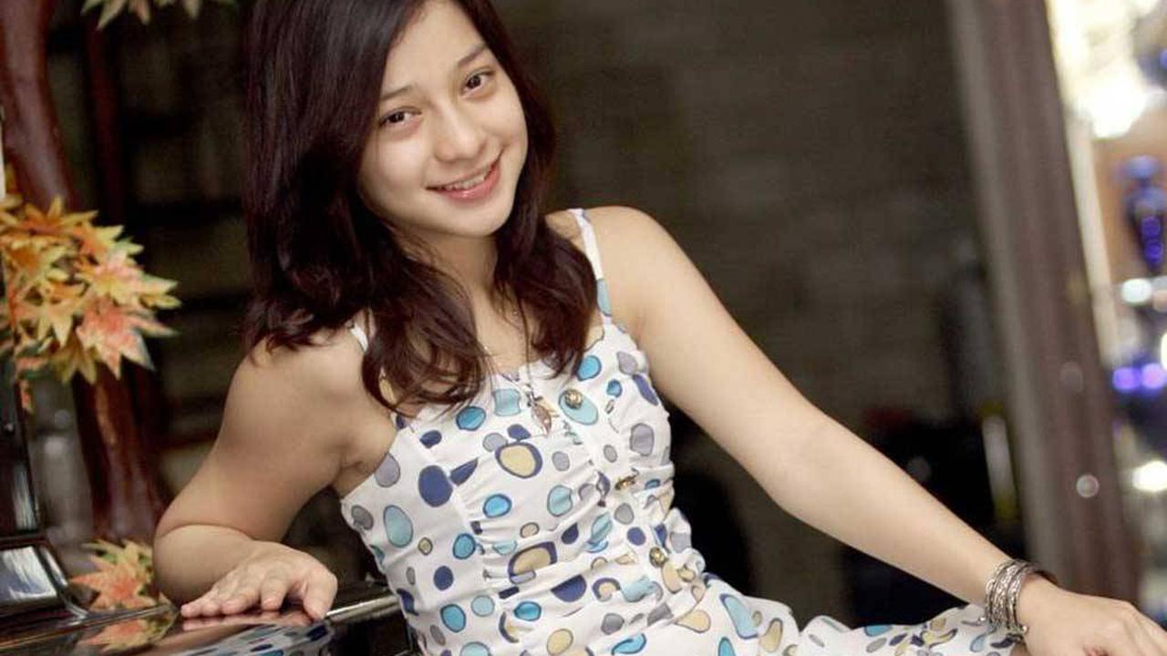 Nikita Willy dengan Pria-pria di Sekitarnya