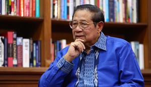 Presiden keenam Republik Indonesia Susilo Bambang Yudhoyono (SBY) dalam wawancara khusus dengan tim Liputan6.com di kediamannya di Puri Cikeas, Bogor, Jawa Barat, Jumat (21/2/2025). (Dok. Liputan6.com/Angga Yuniar)