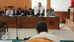 Buni Yani menjalani sidang praperadilan di Pengadilan Negeri Jakarta Selatan, Selasa (13/12). Buni Yani mengajukan praperadilan atas penetapan dirinya sebagai tersangka penghasutan SARA melalui medsos. (Liputan6.com/Helmi Affandi)